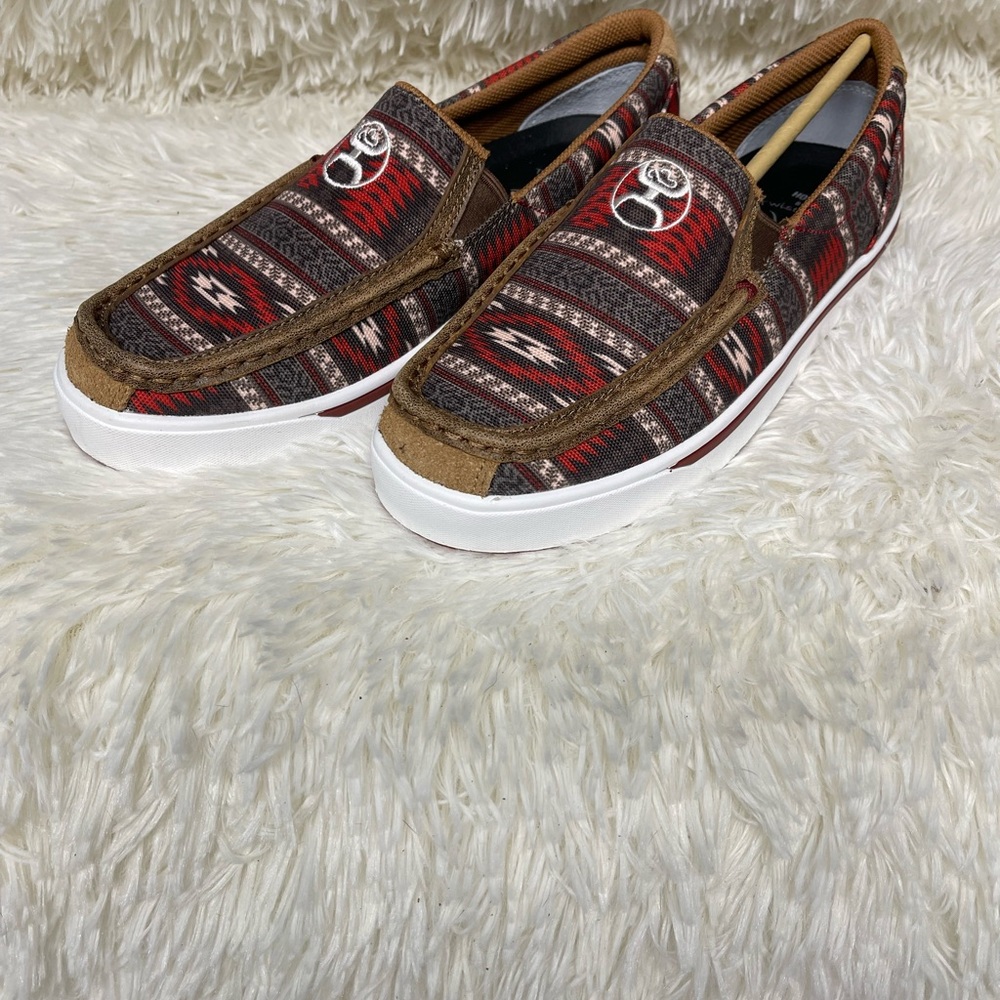 Twisted x slip ons